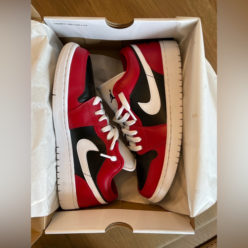 NDS Womens air Jordan 1 - Chicago Flip size 10.5/9